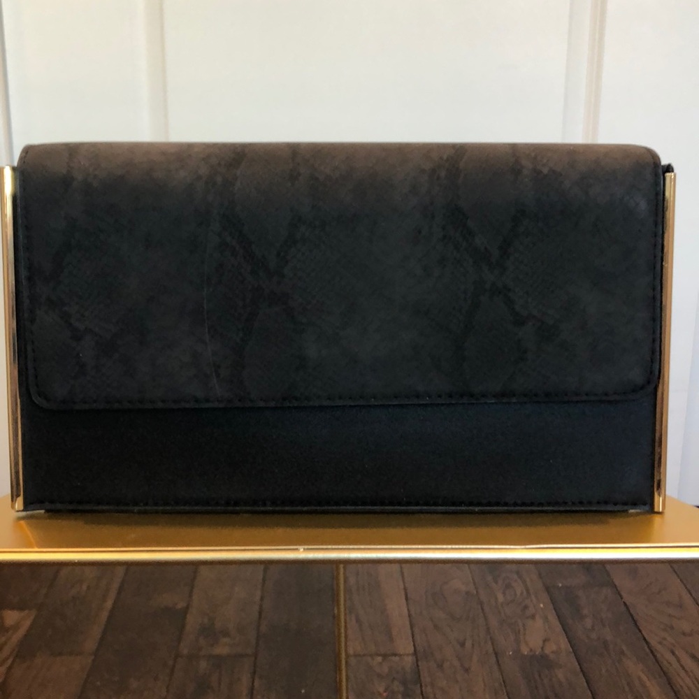 Black snack skin printed clutch